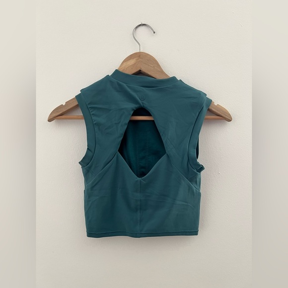 Lululemon Sleeveless Cropped Active Top in Teal - Picture 5 of 9